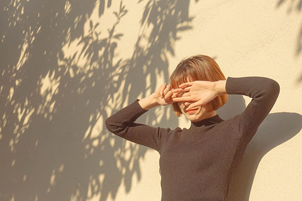 Photo by Maggie Zhan from Pexels_KOEDN single carport blog sun in womans eyes